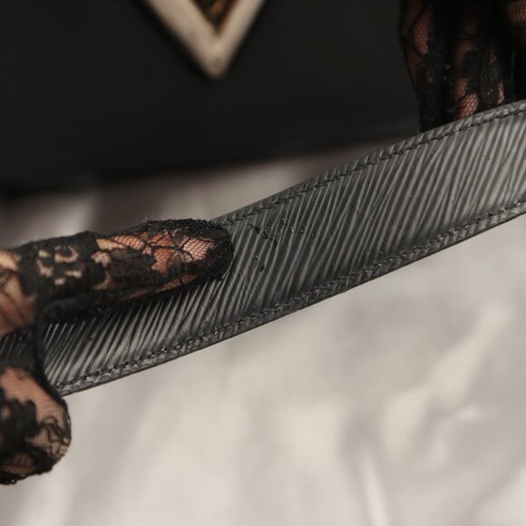 Louis Vuitton Epi Shoulder Bag Twist MM Crossbody - Picture 9 of 13